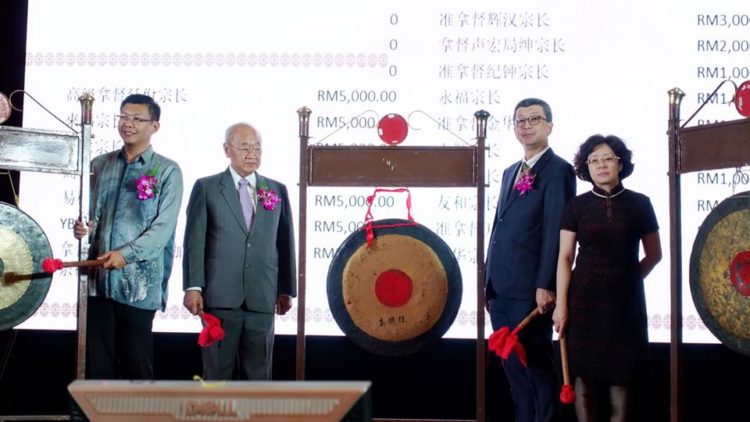 出席梹城林氏忠孝堂庆祝成立一百周年 ，青年团34周年 ，婦女组24周年&扩建会所筹慕基金联欢晚会圆满成功。