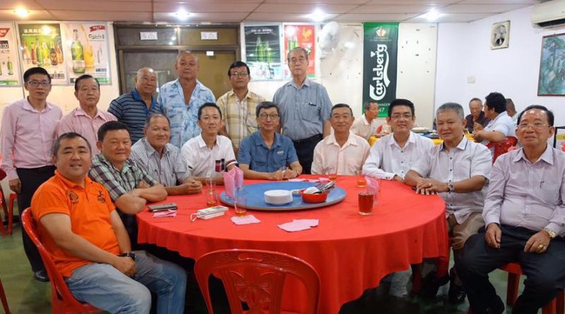 与署理总会长与怡保会长松浩，太平会长永源，班台会长成莱联同林氏宗亲们聚餐交流