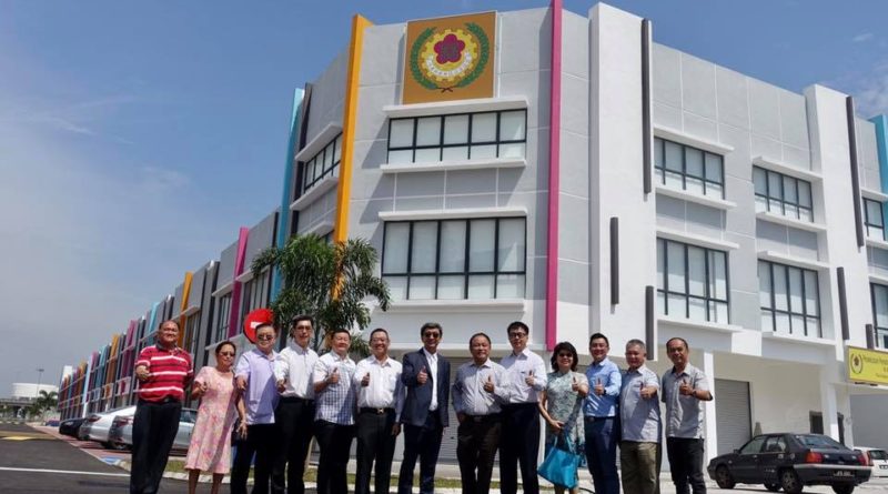 在马来西亚林氏宗亲总会新会所为7月2日四和一庆典举行新闻发布会以及为35周年纪念晚宴进行餐桌排位抽签