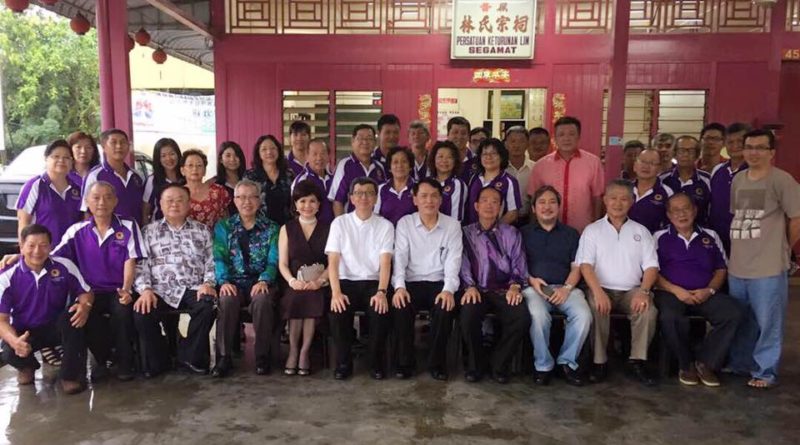 下午与林总署理总会长，两位副总会长及理事们拜访柔佛州昔加末属林氏宗祠和交流。