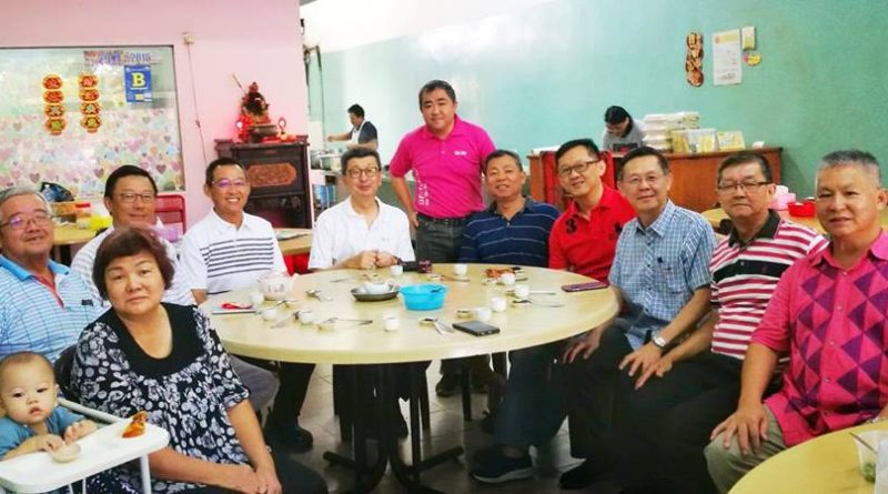 早上与林氏宗亲及朋友们肉骨茶聚会交流。