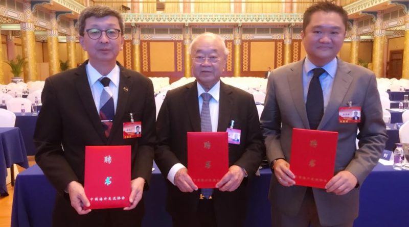 在北京出席中国海外交流协会第六届理事会会员大会。丹斯里玉唐受委顾问，总会长丹斯里福山与拿督斯里振辉受委理事。